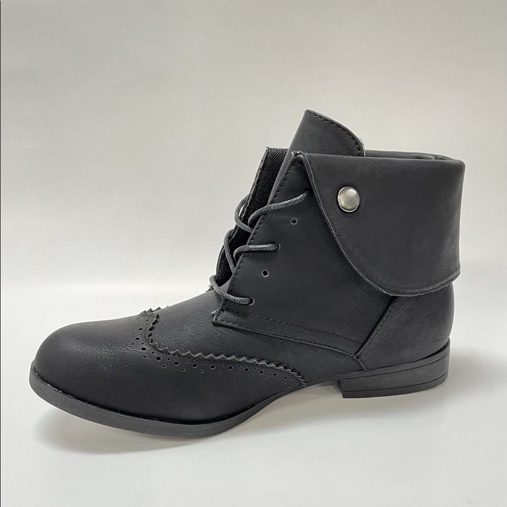 Lace-up Boots with Floral Embroidery